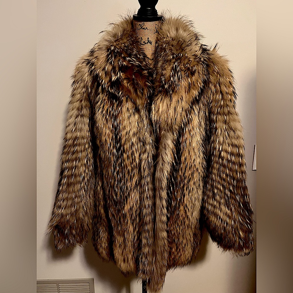 Tanuki Raccoon real fur coat. Beautiful! Size M-L